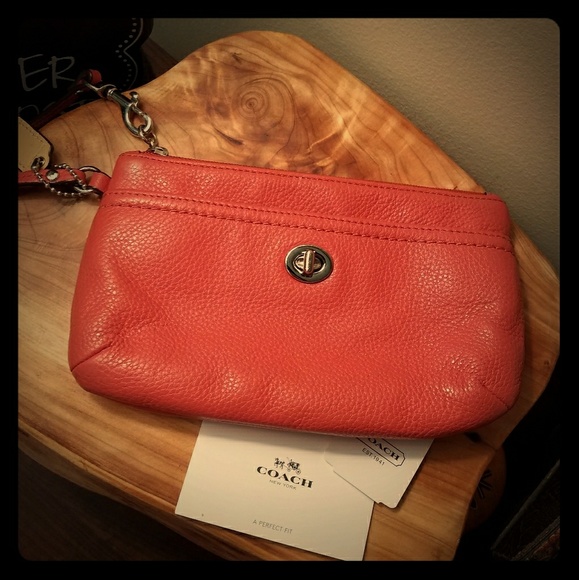 Coach Handbags - Coach Wristlet